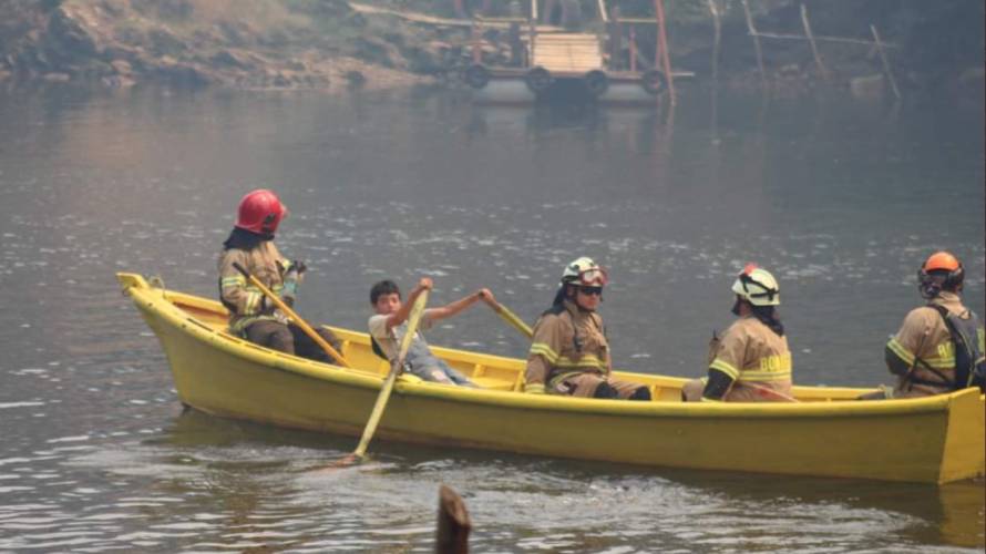 Bomberos de Malalhue en incendio de Futa.